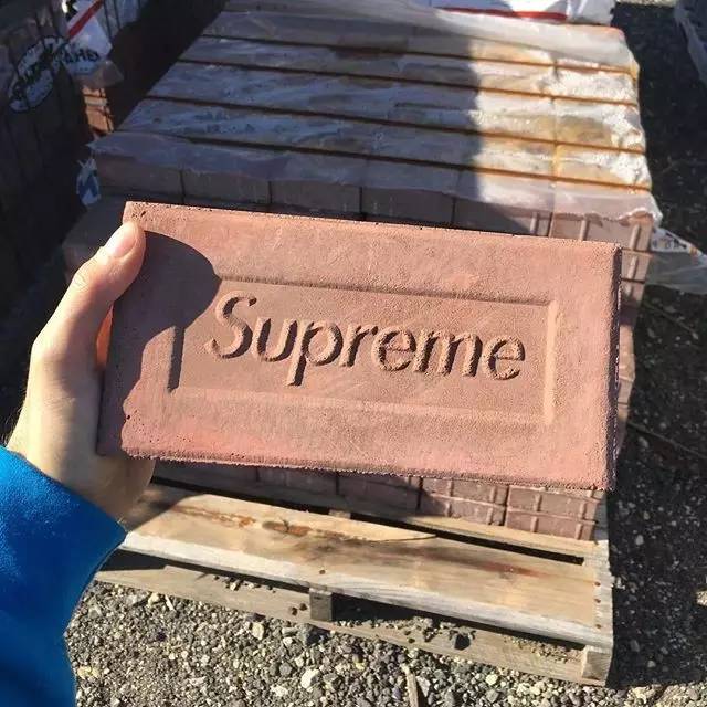 supremexlv联名外套,supreme和lv联名的红色卫衣