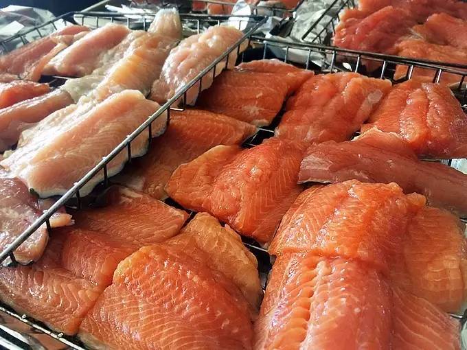 我们日常吃的三文鱼有寄生虫吗,所有的三文鱼都有寄生虫吗