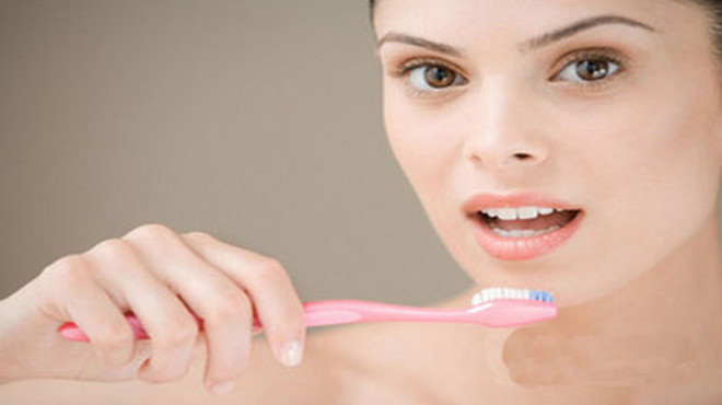 牙齿缝隙越来越大怎么解决,牙齿缝隙越变越大了怎么办