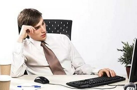 男性尿道口红肿瘙痒内壁有小红点,外阴瘙痒尿道口红肿是怎么回事