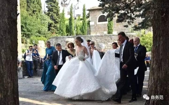 65万颗水晶打造的婚礼,施华洛世奇继承人款婚纱