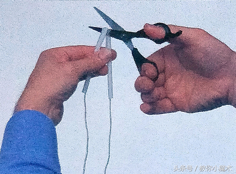 小魔术绳子剪断再还原,剪断的绳子如何复原魔术教程