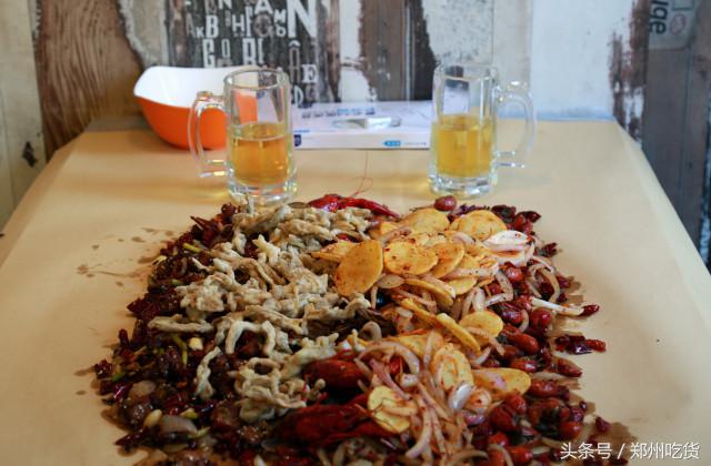 几个意思？去郑州南阳路吃海鲜,服务员你把菜倒桌上就跑？