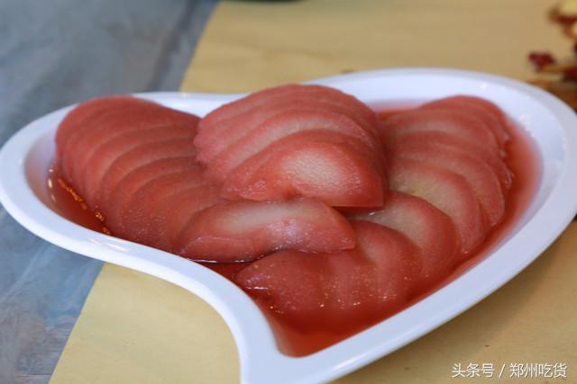 几个意思？去郑州南阳路吃海鲜,服务员你把菜倒桌上就跑？