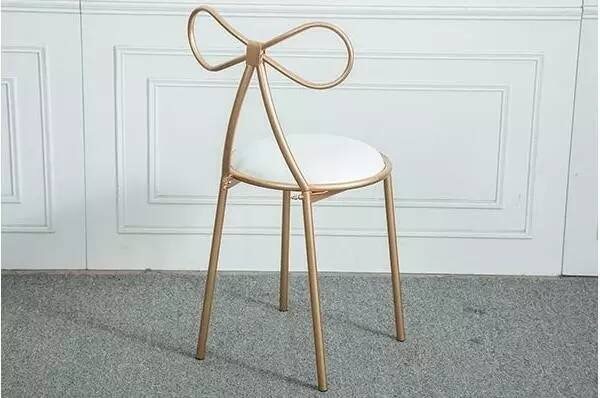 它们都是有故事的椅子，就是被国人玩坏了