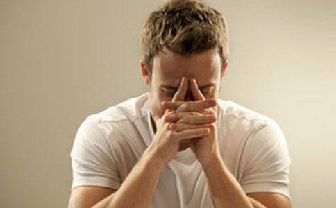 男性尿道口红肿瘙痒内壁有小红点,外阴瘙痒尿道口红肿是怎么回事