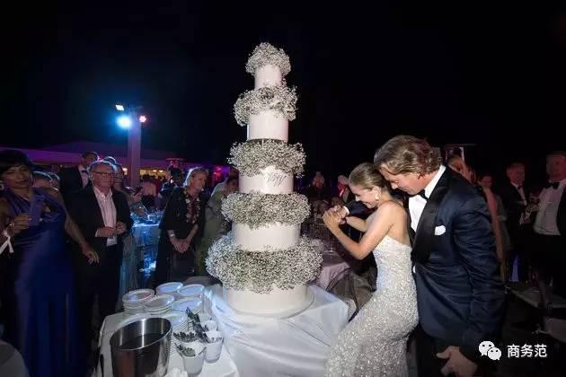 65万颗水晶打造的婚礼,施华洛世奇继承人款婚纱