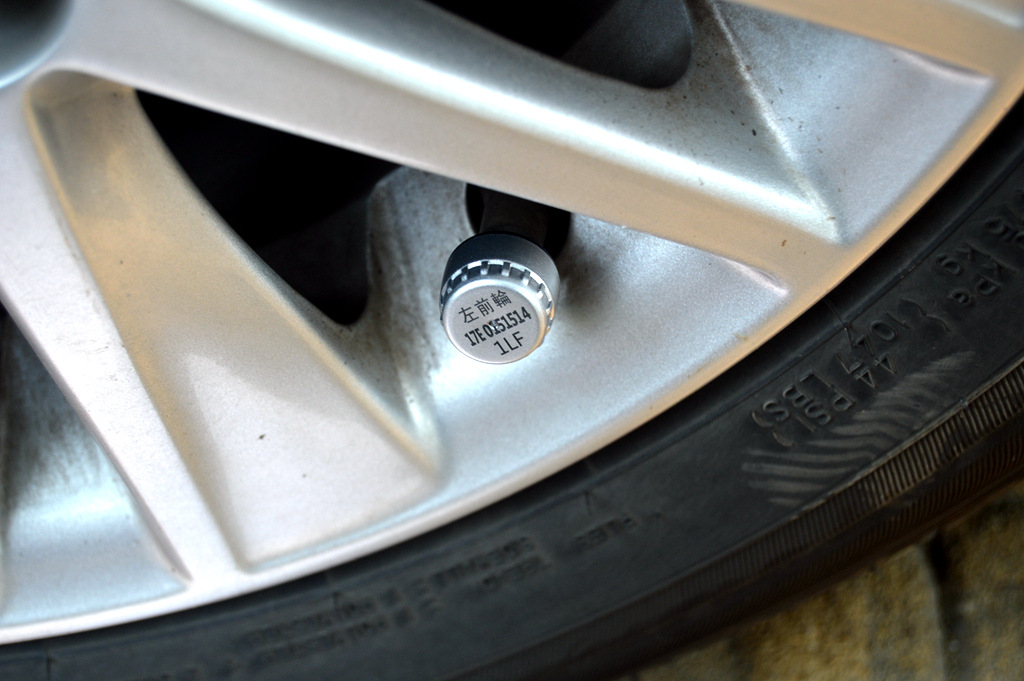 抬头显示可以显示胎压吗,抬头显示胎压监测