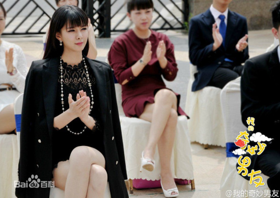 不说主持功力，就演技而言，你更看好湖南卫视那位女主持人？