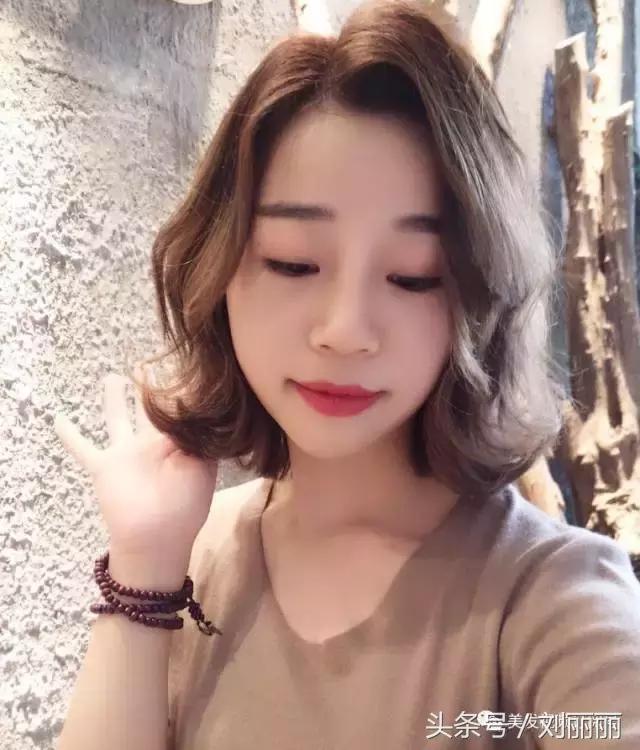 今年流行的发型中发,今年流行新式发型