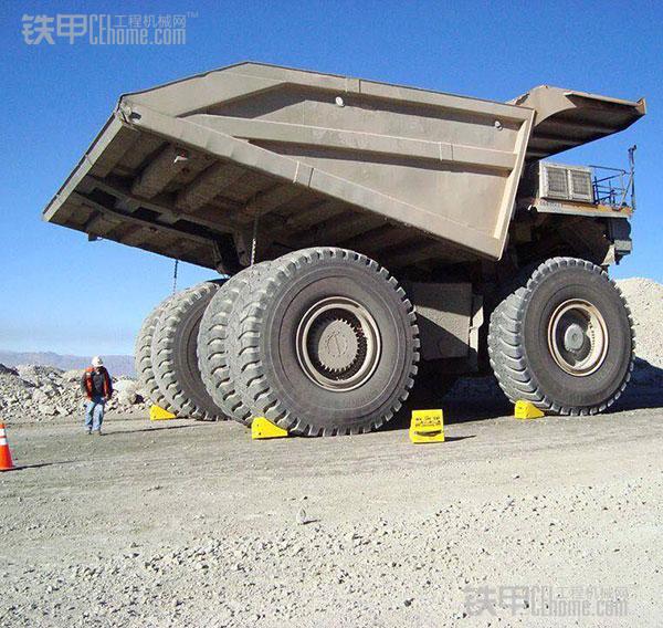 新来的菜鸟又把“挖掘机”开翻了！每周工程机械酷图（18）