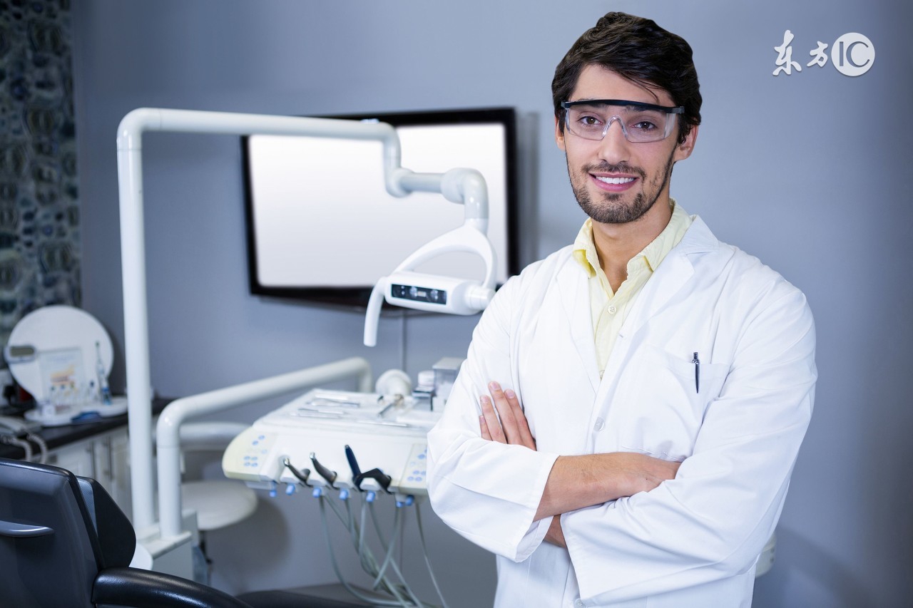 耳屎跟水泥一样硬,掏耳朵耳屎很大块