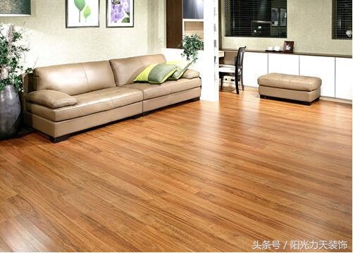 怎样清理复合地板上的污垢,复合地板发黑怎么清理