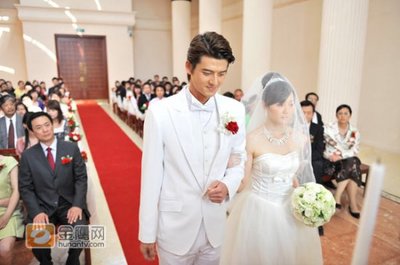 不说主持功力，就演技而言，你更看好湖南卫视那位女主持人？