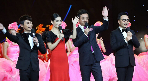 不说主持功力，就演技而言，你更看好湖南卫视那位女主持人？