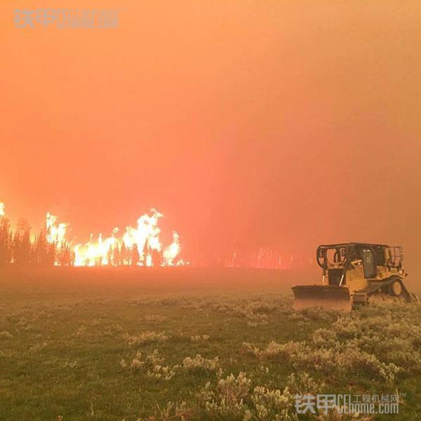 新来的菜鸟又把“挖掘机”开翻了！每周工程机械酷图（18）