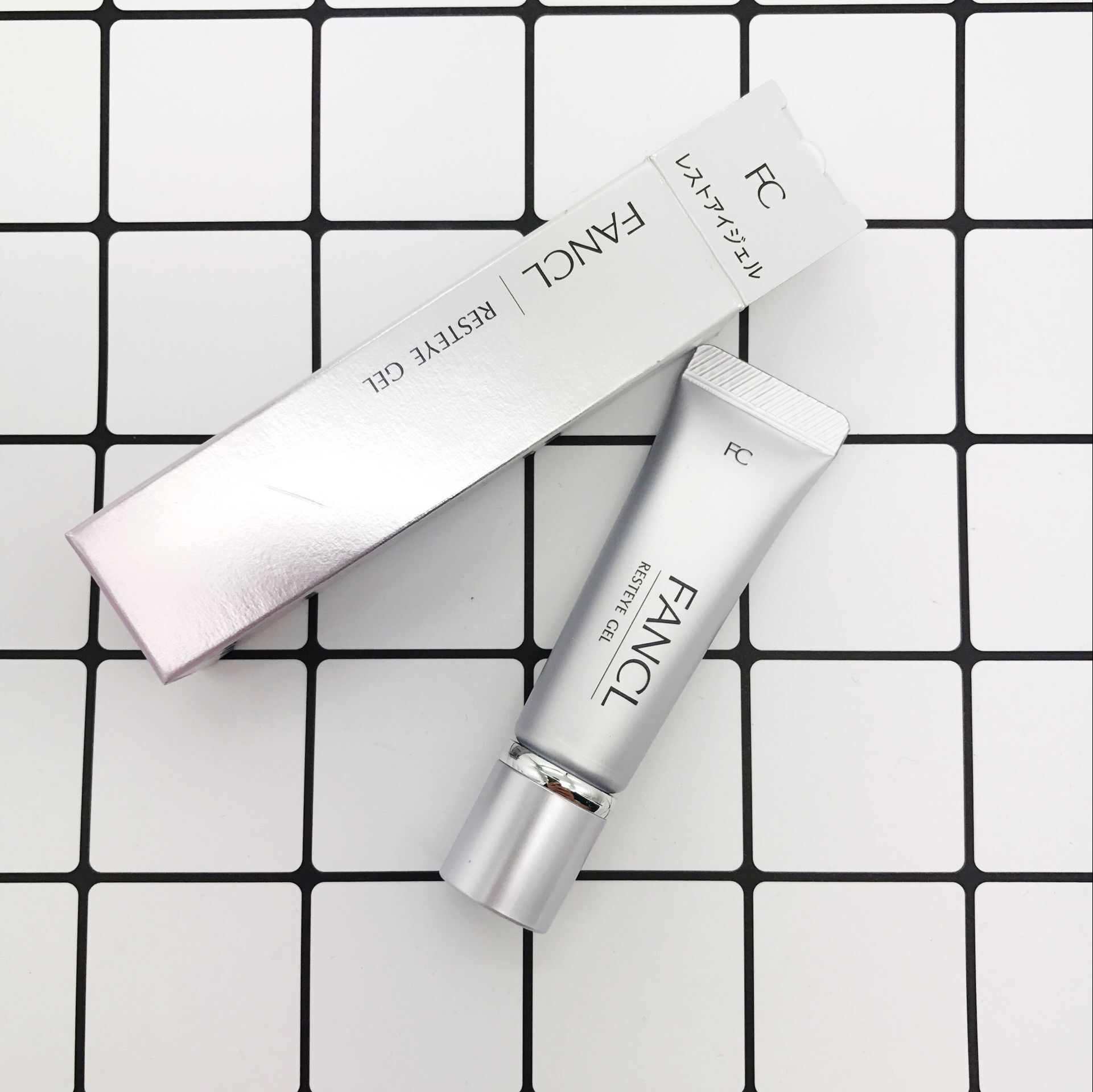 15岁可以用祛黑眼圈眼霜,15岁眼霜补水防晒