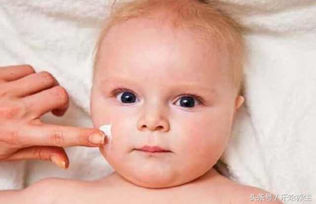 新手妈妈必看宝宝皮肤干燥的原因,宝宝皮肤干燥妈咪巧应对