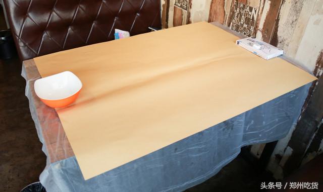 几个意思？去郑州南阳路吃海鲜,服务员你把菜倒桌上就跑？