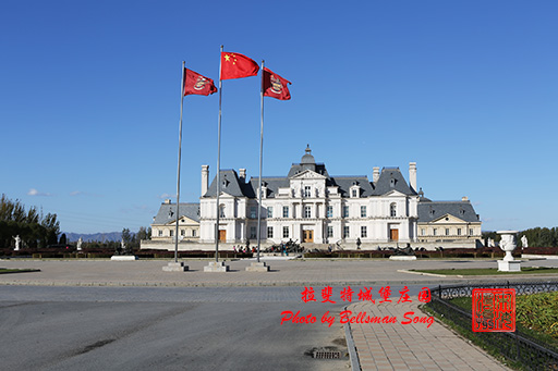 不用去法国，不用忍受10多个小时的飞行，只要来昌平，这里有完美的山寨版拉斐特城堡庄园