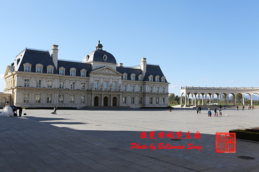 不用去法国，不用忍受10多个小时的飞行，只要来昌平，这里有完美的山寨版拉斐特城堡庄园