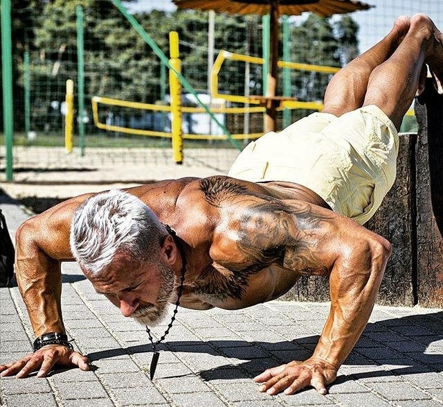 用平板支撑训练腰腹力量,腰腹力量训练平替