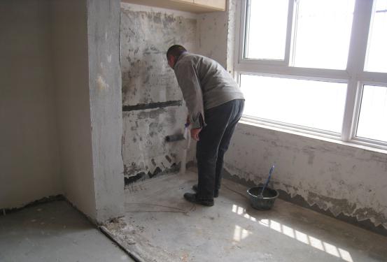 楼上阳台经常漏雨沟通没用怎么办,阳台顶漏水是什么原因引起的