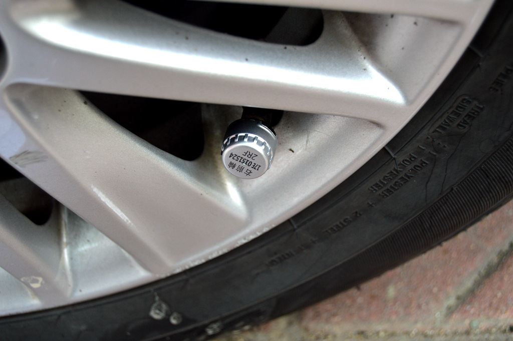 抬头显示可以显示胎压吗,抬头显示胎压监测