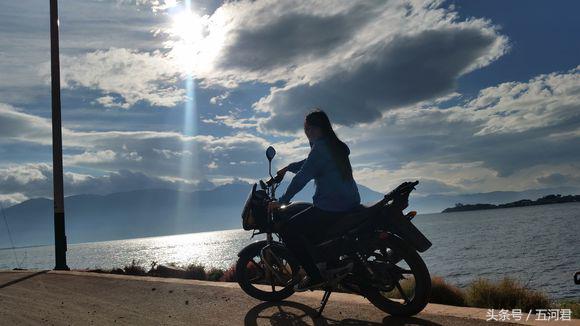 骑着雅马哈踏板摩托车周游世界,骑雅马哈天剑125回家