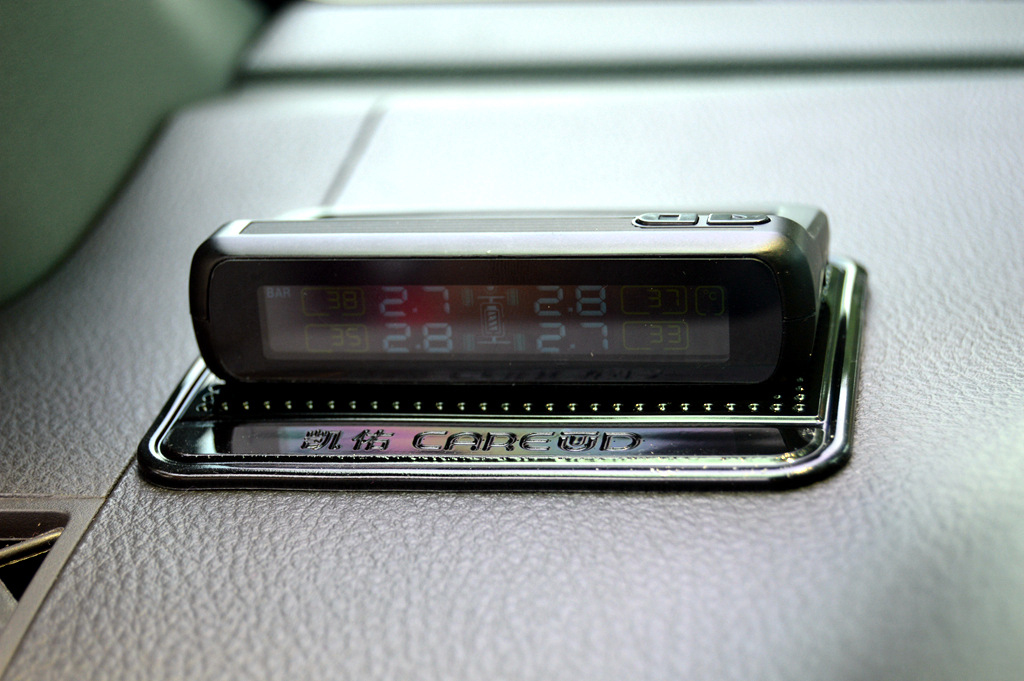 抬头显示可以显示胎压吗,抬头显示胎压监测