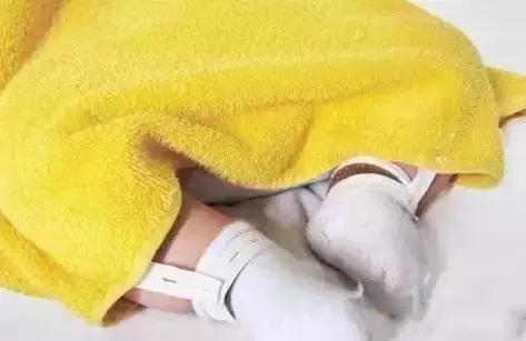 反复夜起，妈妈已崩溃，宝宝还踢被怎么办？亲测这些方法百试百灵！