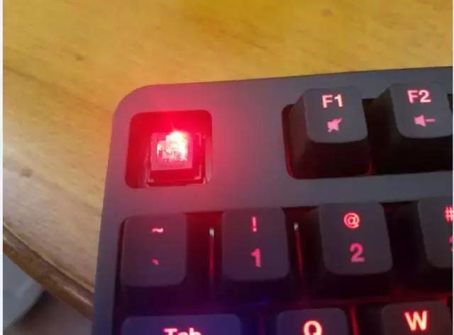 男女花钱的分歧有多大？男朋友花1000块买了第8个键盘