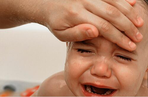 新生儿不吃母乳吃奶瓶如何纠正,母乳喂养的宝宝不喝母乳了