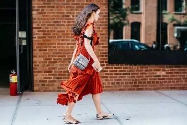 这个夏天你一定要有的连衣裙,夏天穿什么样的百褶裙好看