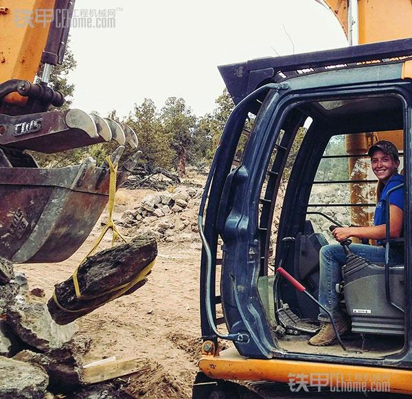 新来的菜鸟又把“挖掘机”开翻了！每周工程机械酷图（18）