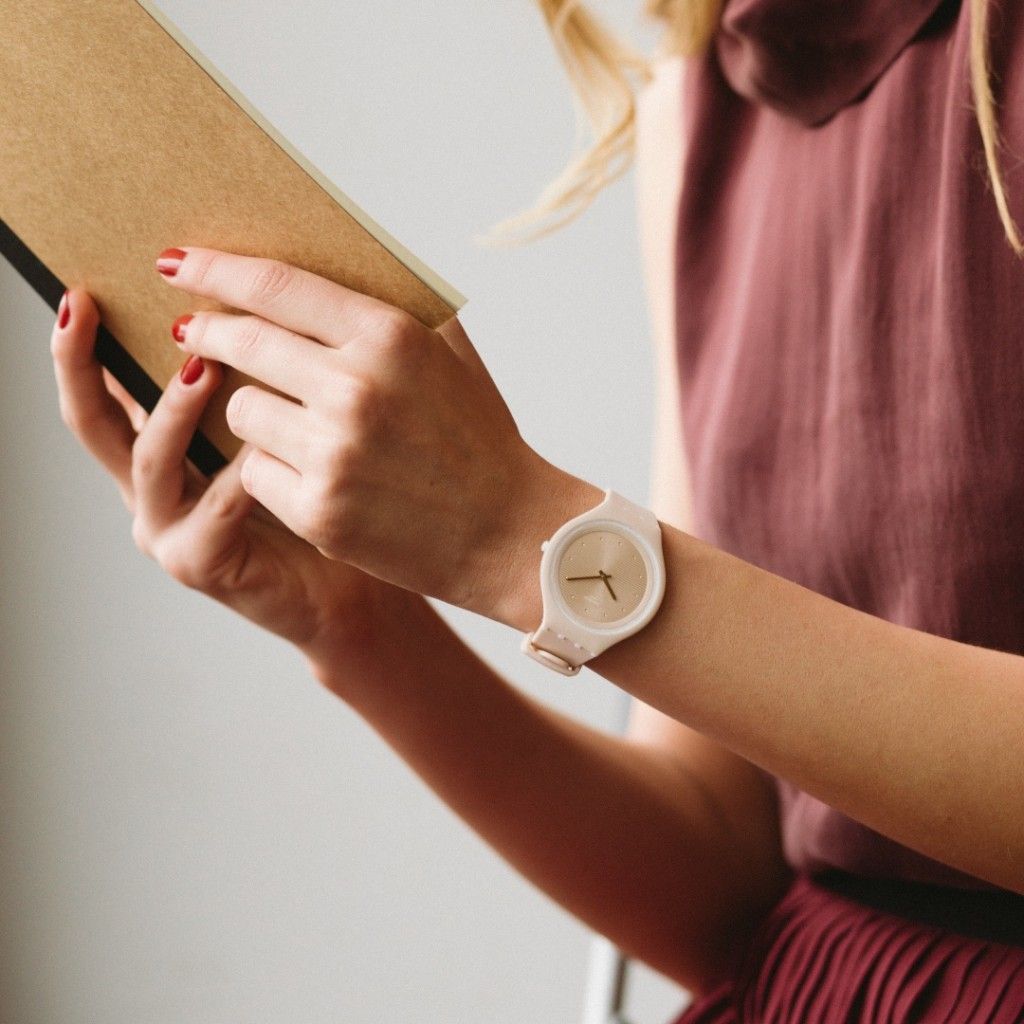 简约手表白盘黑带,简约手表装饰