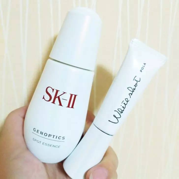 sk2小银瓶和小灯泡哪个淡斑效果好,淡斑美白用skii的小灯泡还是小银瓶