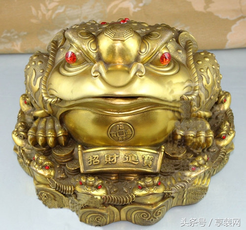 你家有三脚蟾蜍摆件吗？风水作用真的太神奇了！