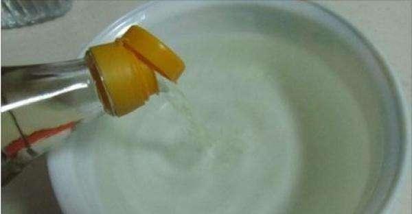 马桶有黑污渍怎么去除小妙招图解,马桶黄污渍很重怎么去除小妙招