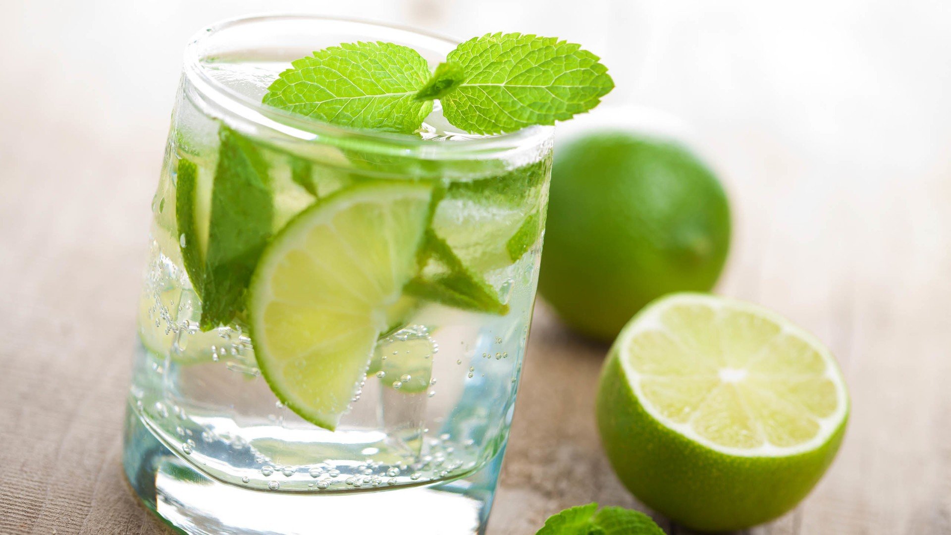 空调房干燥怎么补水,房间空调干燥打盆水有用吗