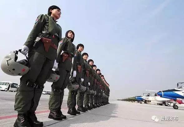 史无前例!绝无仅有！巢湖一中2017届优秀毕业生李欣然、孙晓弘被中国空军选拔为女飞行员！