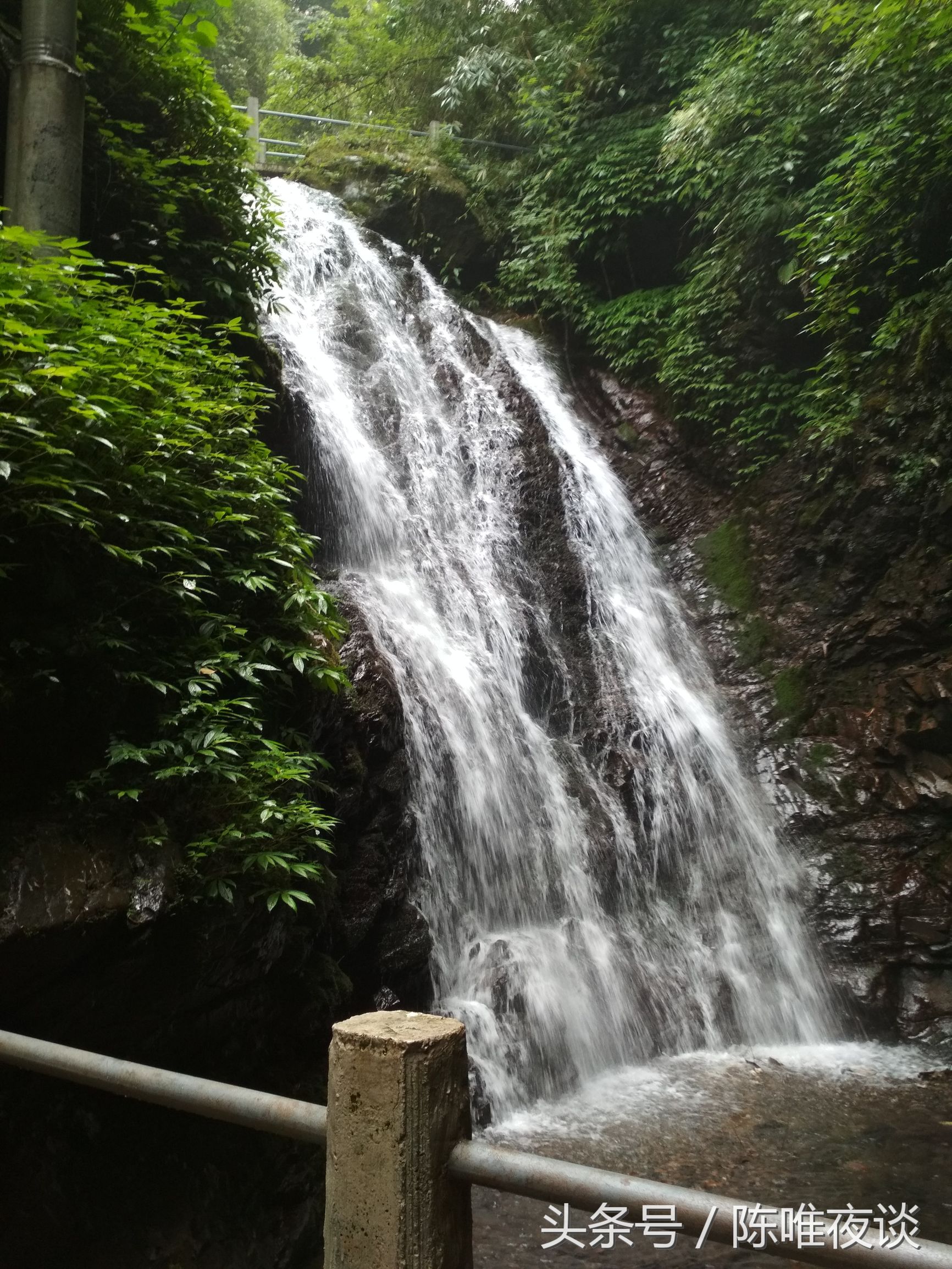 彭州卧龙谷旅游攻略,彭州卧龙谷瀑布