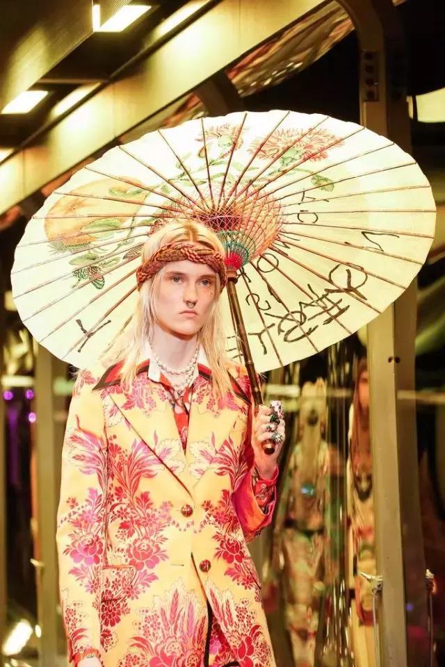 Prada卖185美刀的回形针被群嘲，那你让LV、爱马仕、superme怎么办？