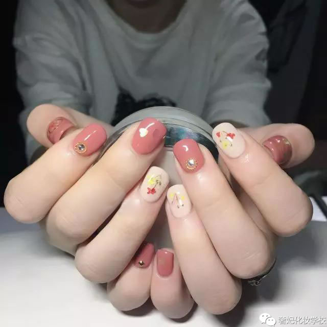 清凉夏日美甲,清凉一夏免费美甲