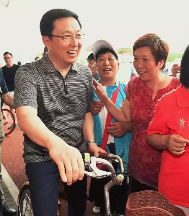 韩书记去公司工地视察,韩书记视察工地