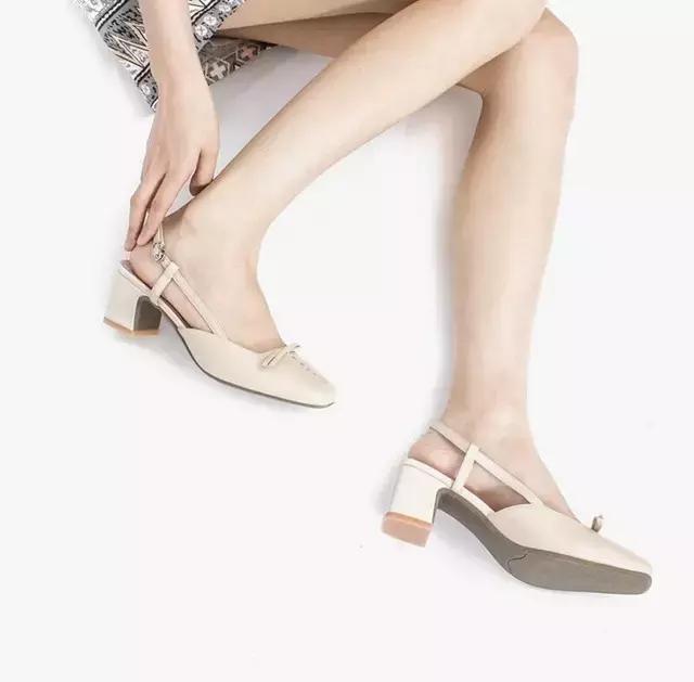 高能少年团杨紫奚梦瑶周冬雨出场,周冬雨奚梦瑶vogue对比