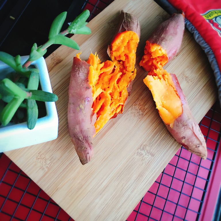 我是恋厨狂人，忙里抢闲来做个烤红薯，没想到竟然美翻了！