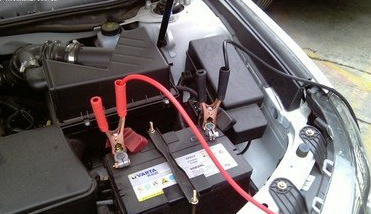 汽车打不燃火怎么解决,汽车发动机点不燃火是什么原因