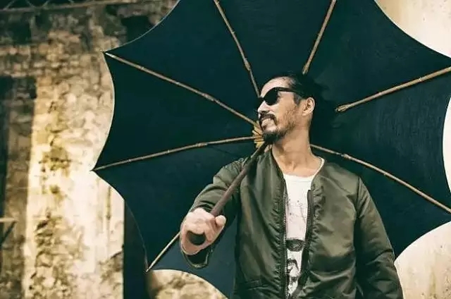 一把伞卖10万天价,一把伞卖七十万块