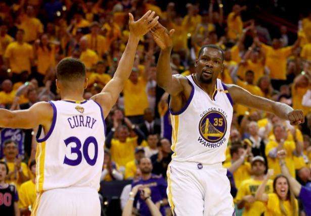 勇士招募杜兰特付出多大诚意,勇士队招募杜兰特报了一箭之仇